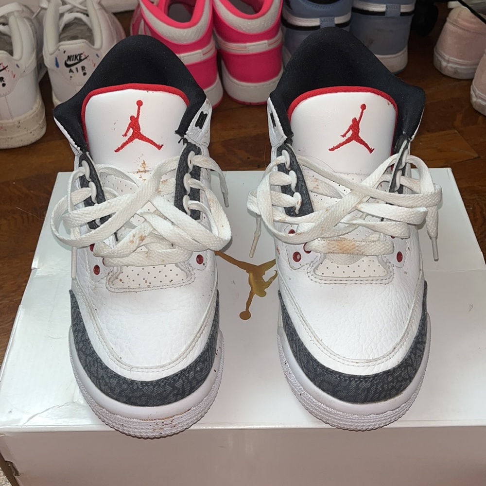 ๐ WHITE CEMENT 3โs ๐ SIZE 5.5Y - Picture 3 of 8